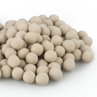 Muitas pequenas esferas cinza claro empilhadas