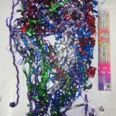 Corrente colorida de estrelinhas em plástico brilhante com embalagem 'ART POP'