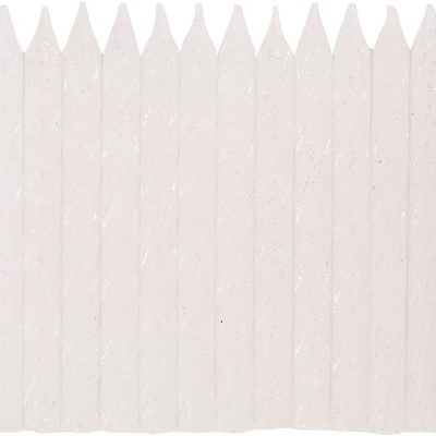 Dez velas estreitas cor de rosa alinhadas com pontas afiladas