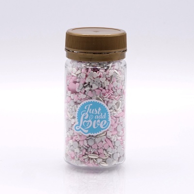 Frasco transparente com confeitos de corações e cilindros rosa, branco e prateado