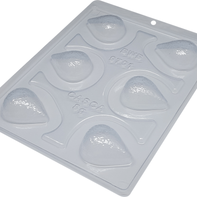 Forma de silicone branca com seis cavidades em formato gotas para chocolate