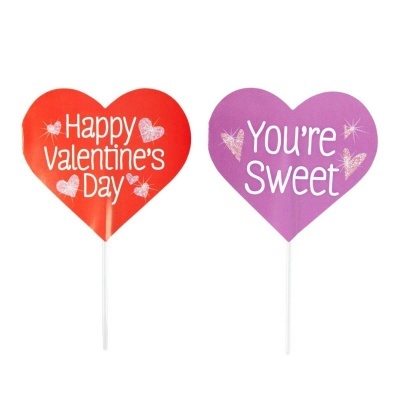 Pirulitos em forma de coração vermelho e roxo com texto branco e detalhes de corações.