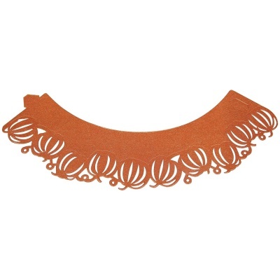 Colar em laranja com padrão floral recortado