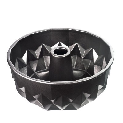Forma para bolo bundt preta com padrão geométrico