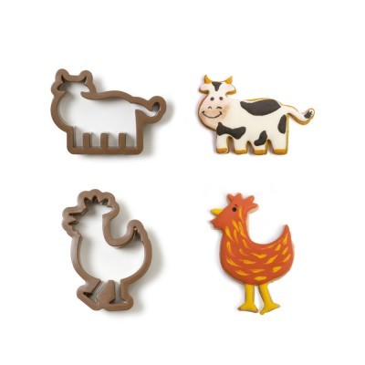 Cortadores e biscoitos decorados em forma de vaca e galinha