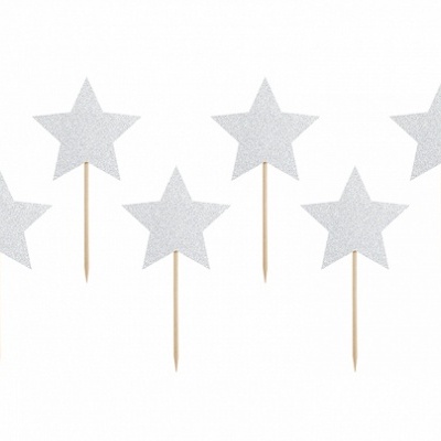 Seis toppers estrela glitter prateado com varas de madeira em fundo branco