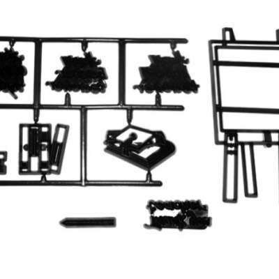 Miniaturas plásticas pretas de objetos de escritório sobre fundo branco