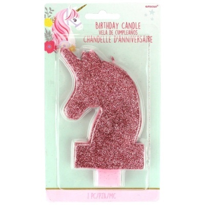 Vela de aniversário em forma de unicórnio rosa com brilho embalada em plástico com fundo verde claro e ilustração de unicórnio.