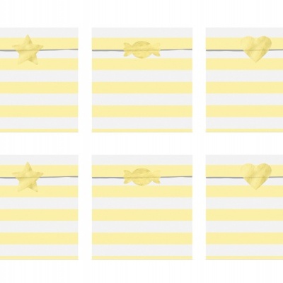 Capas de tecido riscas amarelas e brancas com formas decorativas amarelas em relevo