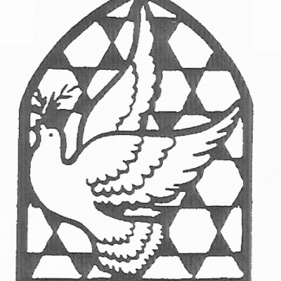 Ornamento em preto e branco de uma pomba com folha em fundo hexagonal em forma de arco