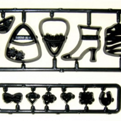 Conjunto de moldes de plástico preto com formas variadas