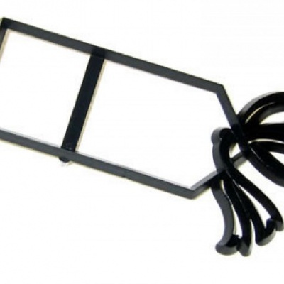 Porta-etiquetas preto com laço decorativo