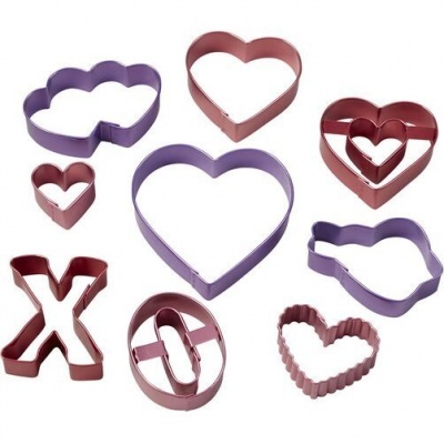Conjunto de cortadores de bolacha em metal, várias formas, cores roxo e vermelho