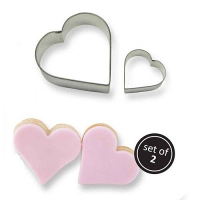 Cortadores de biscoitos de metal em forma de coração com biscoitos rosa e etiqueta set of 2