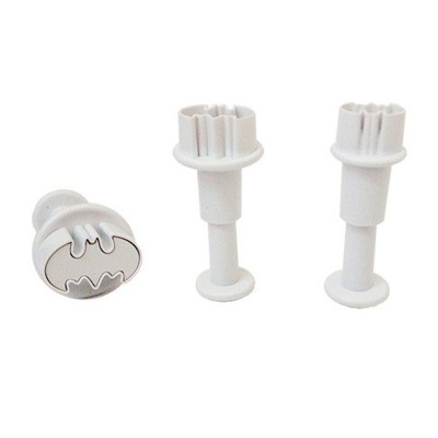 Conjunto de três cortadores de biscoitos Batman em plástico branco