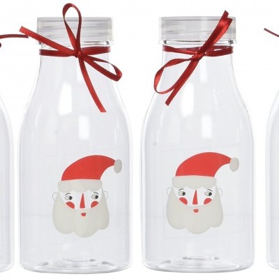 Quatro garrafas transparentes com decoração de Papai Noel e laços vermelhos