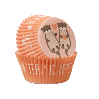 Forminhas para cupcakes laranja com texto branco e desenho de lontras com coração