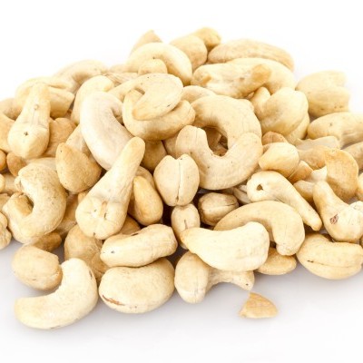 Amêndoas de caju sem casca empilhadas