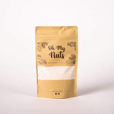 Embalagem de saco stand-up castanho claro com texto e ilustrações de nozes