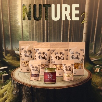 Pack Nuture 2 com produtos Oh My Nuts sobre tronco de árvore numa floresta