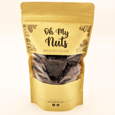 Embalagem de plástico castanha com janela transparente e texto impresso