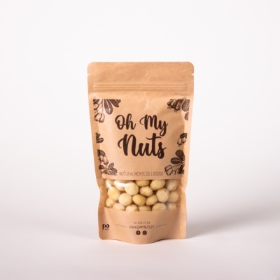 Pacote de papel castanho com nozes e texto Oh My Nuts