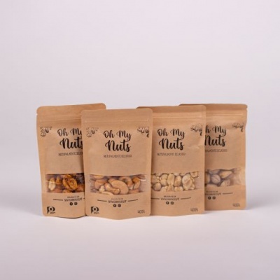 Embalagens de frutos secos 'Oh My Nuts' em papel kraft com janela transparente