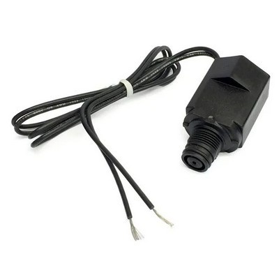 Sensor preto com cabo e fios expostos num fundo branco