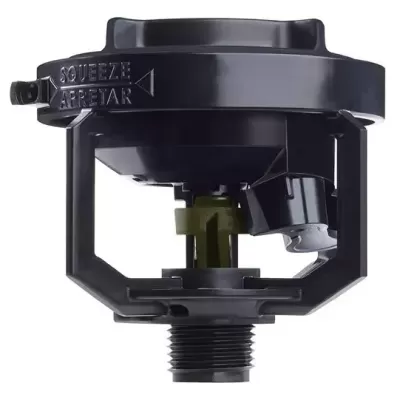 Dispositivo de aspersor preto com parafuso e texto SQUEEZE APERTAR.