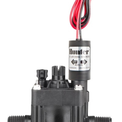 Válvula solenoide preta com fios e etiqueta Hunter