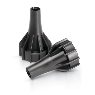 Dois adaptadores cónicos de plástico preto com nervuras longitudinais