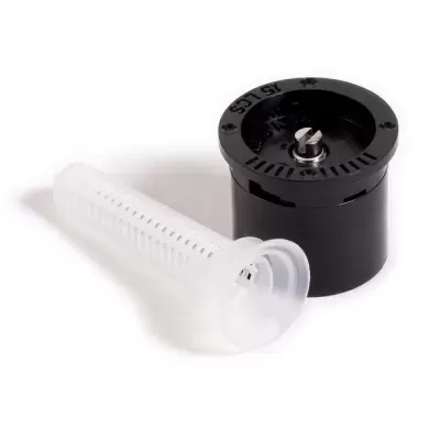 Aspersor de rega pequeno preto com filtro branco cilíndrico perfurado