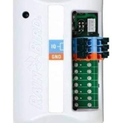 Controlador elétrico branco RAIN BIRD com conexões e placa de circuito