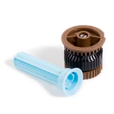 Aspersor de jardim com filtro tubular azul claro sobre fundo branco