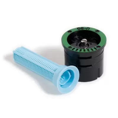 Conjunto de aspersor preto com anel verde e filtro azul claro em fundo branco