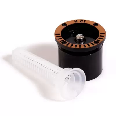 Sprinkler preto com anel castanho e filtro branco perfurado