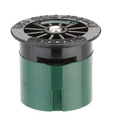 aspersor de irrigação azul e preto em fundo branco