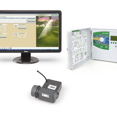 Monitor Dell e dispositivos de controlo de irrigação Rain Bird ESP-LXME em fundo branco