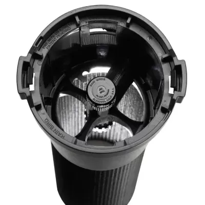 Recipiente cilíndrico preto com interior estruturado e marcação Rain Bird