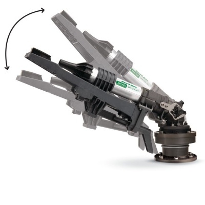 irrigador de aspersão Rain Bird em movimento rotativo