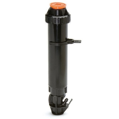 Aspersor de irrigação preto com tampa laranja em fundo branco