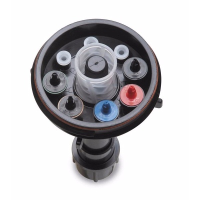 Distribuidor rotativo preto de aspersor com bicos coloridos