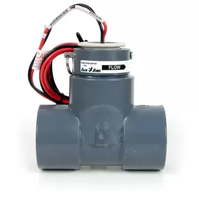 Válvula industrial cinza com fios vermelhos e pretos e etiqueta Data Industrial for RAIN BIRD FLOW