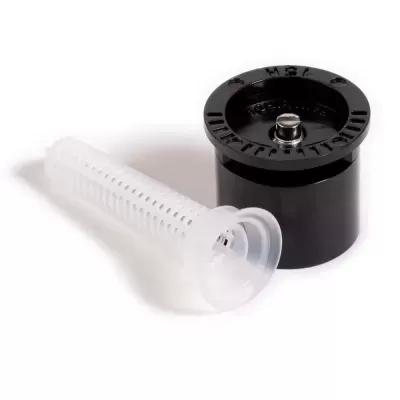 Aspersor de irrigação preto com componente branco perfurado