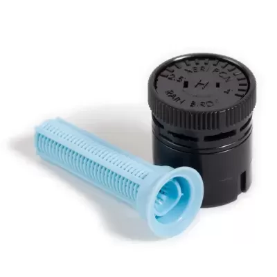Aspersor de rega preto com filtro azul claro em fundo branco