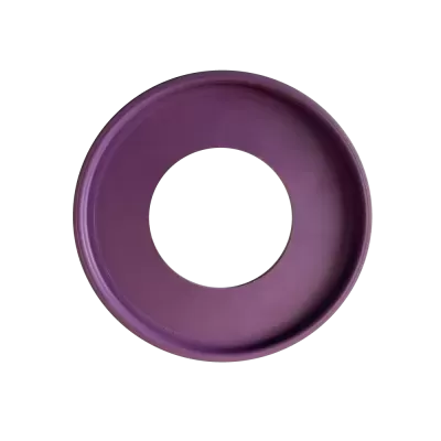 Prato redondo roxo com buraco circular no meio