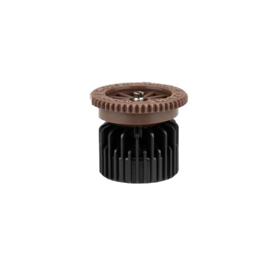Aspersor de rega preto e castanho com base estriada e parte superior com dentes.