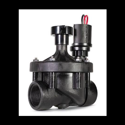 Válvula solenoide preta de plástico com conexões roscadas e motor elétrico com fios