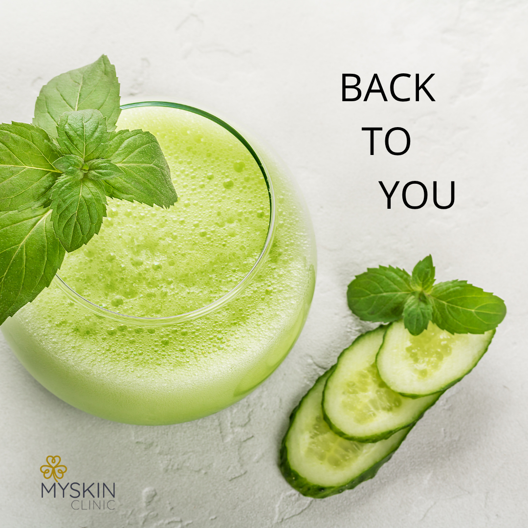 Smoothie verde com hortelã e fatias de pepino