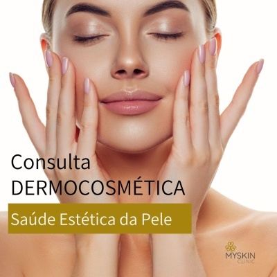 Rosto feminino com olhos fechados e mãos ao lado do rosto em fundo branco com texto promocional